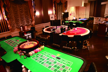 カジノヴィーナス懇親会 優秀スタッフの表彰やゲーム大会も 日本カジノスクール 日本初のカジノディーラー専門養成機関